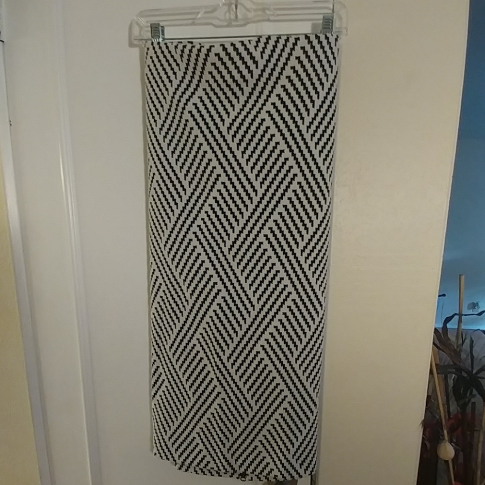 Black and white zipper skirt